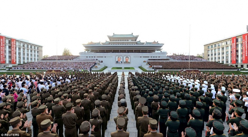 военные на митинге